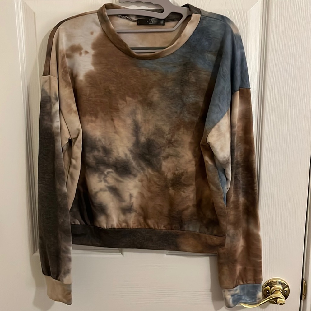 2 Saints Tie Dye Lightweight Semi-Cropped Sweatshirt. Juniors Large.